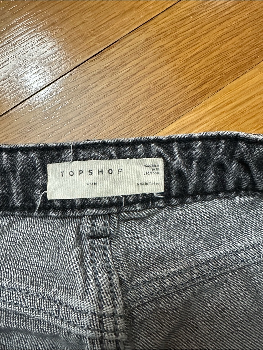 Topshop Women's Relaxed Distressed Black Denim Jeans Size 32 - Picture 2 of 6